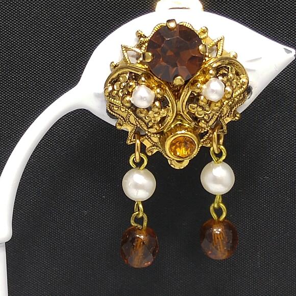 Western Germany Topaz Filigree Clip Earrings, Faux Pearls, 1950s Vintage Jewelry - Picture 3 of 10
